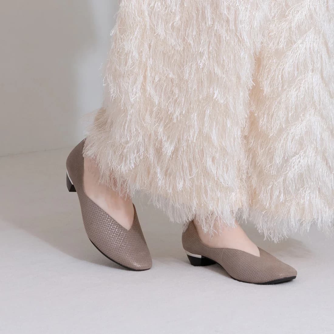 エンチャンテッドenchanted本革Vカットスクエアトゥパンプス