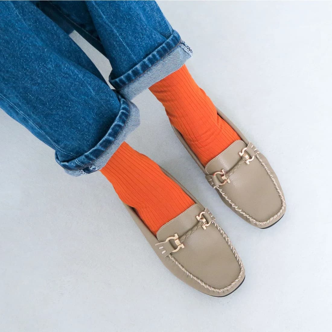 ソフトビットモカシンフラットシューズ（グレージュ）