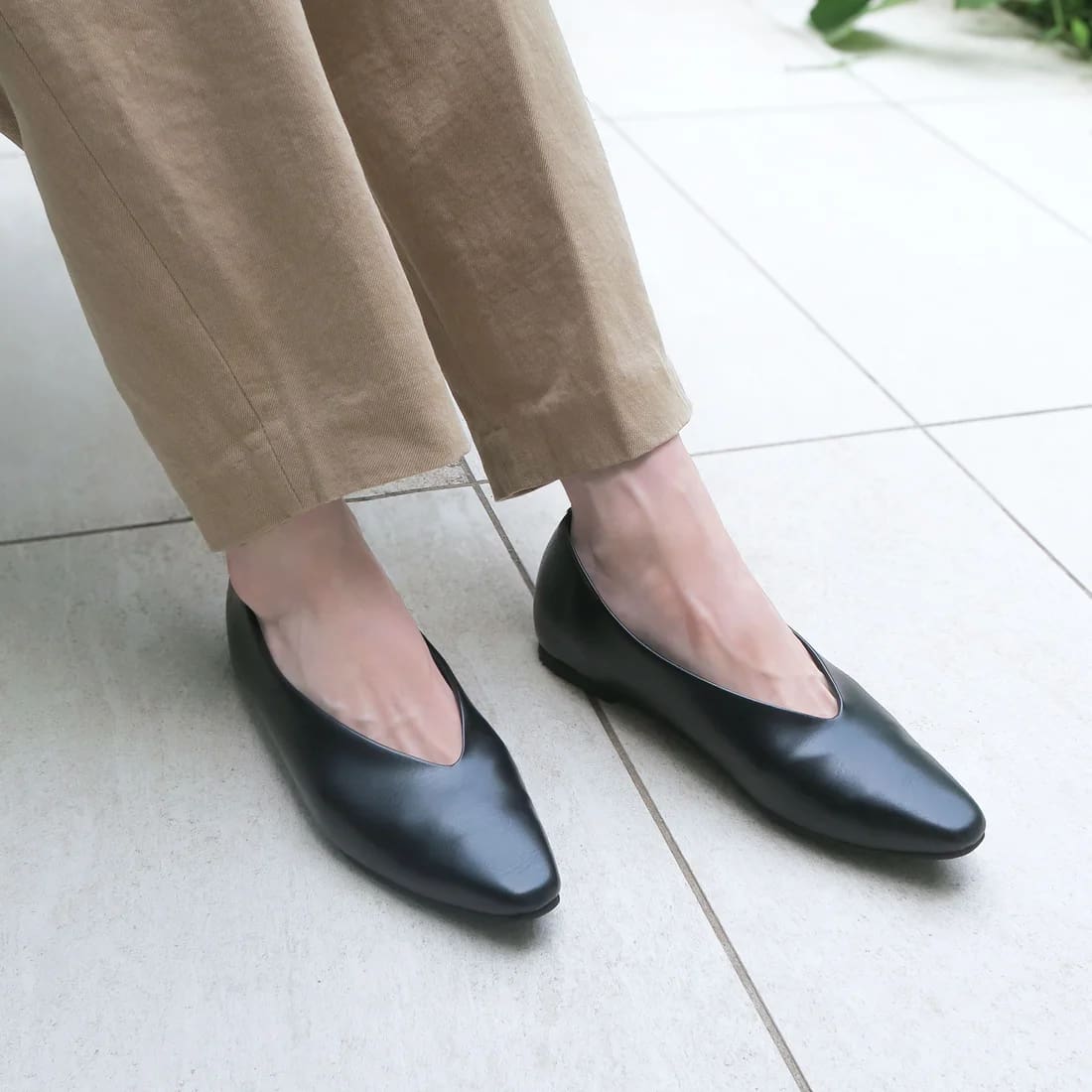 晴雨兼用深甲Vカットフラットシューズ