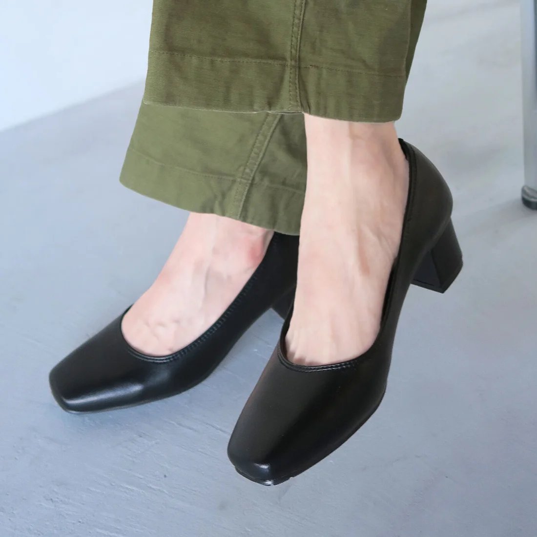 晴雨兼用3Dインソールスクエアトゥ4.5cmパンプス（ブラック）