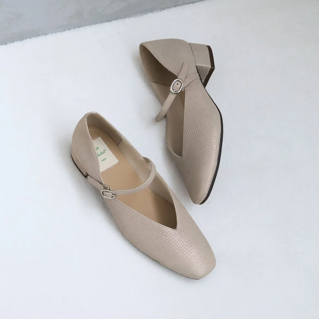 エンチャンテッドenchanted本革Vカットスクエアメリージェーンパンプス