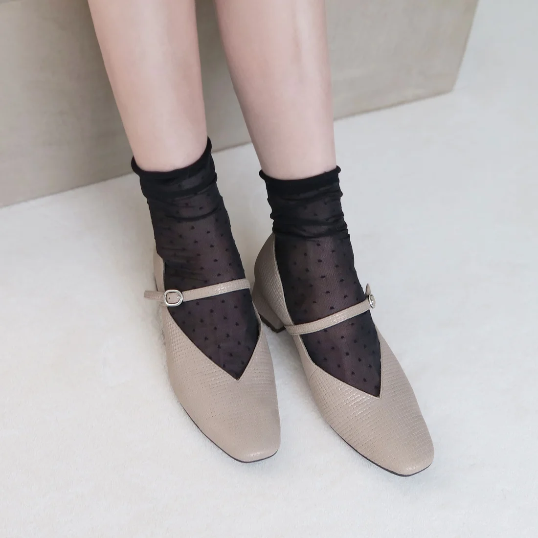 本革Vカットスクエアメリージェーンパンプス（エタン）