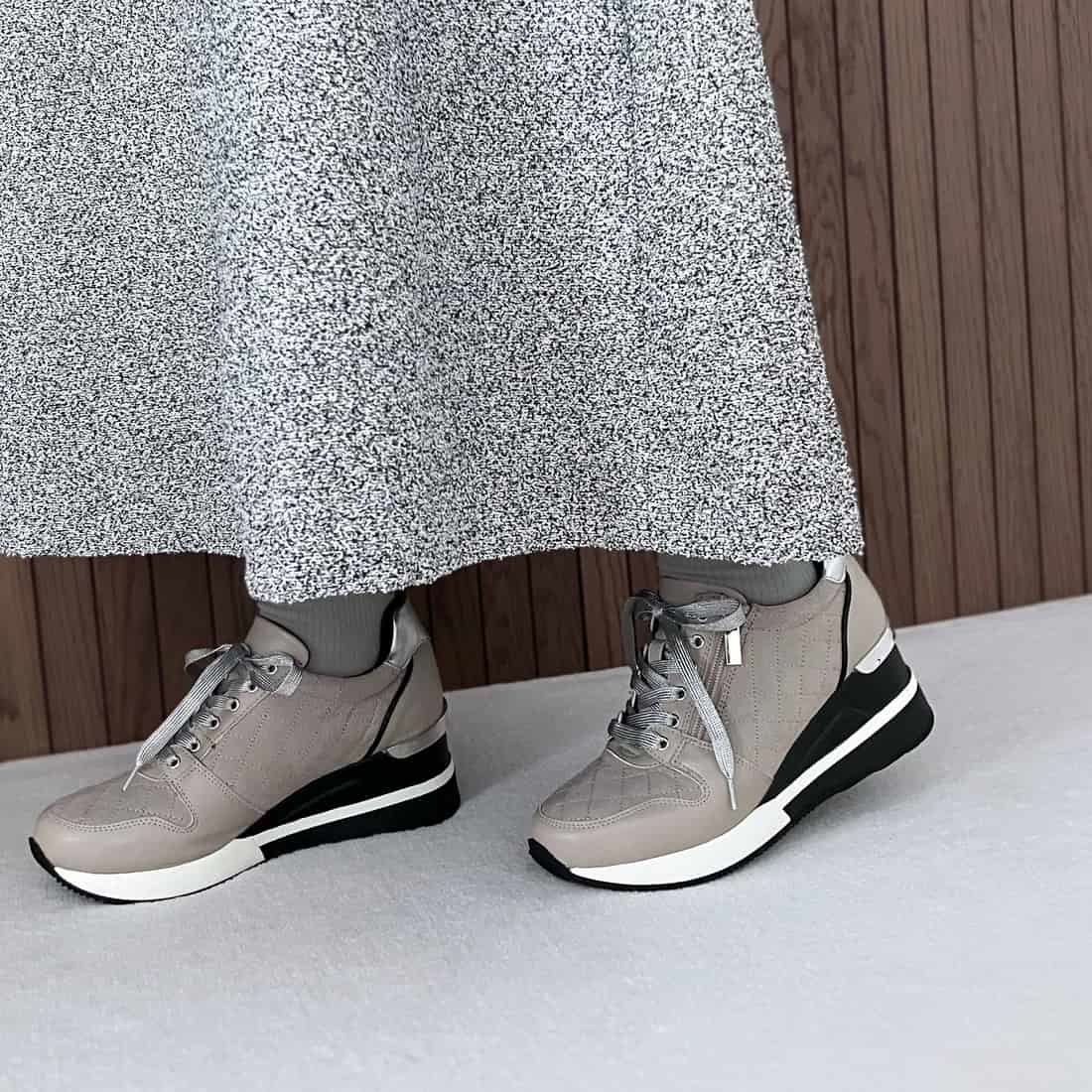 キルティングレースアップウェッジスニーカー（ベージュ）