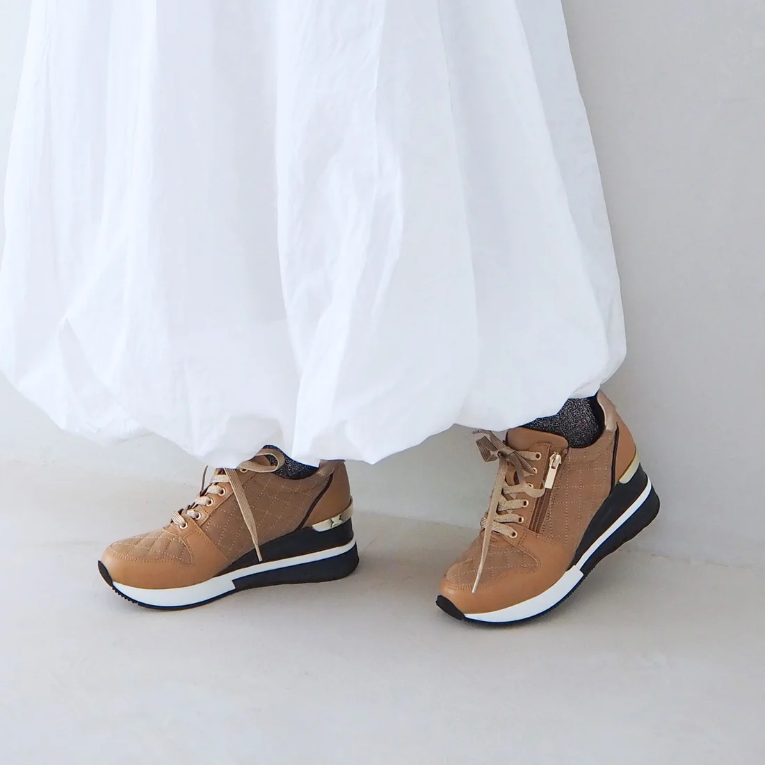 キルティングレースアップウェッジスニーカー（キャメル）