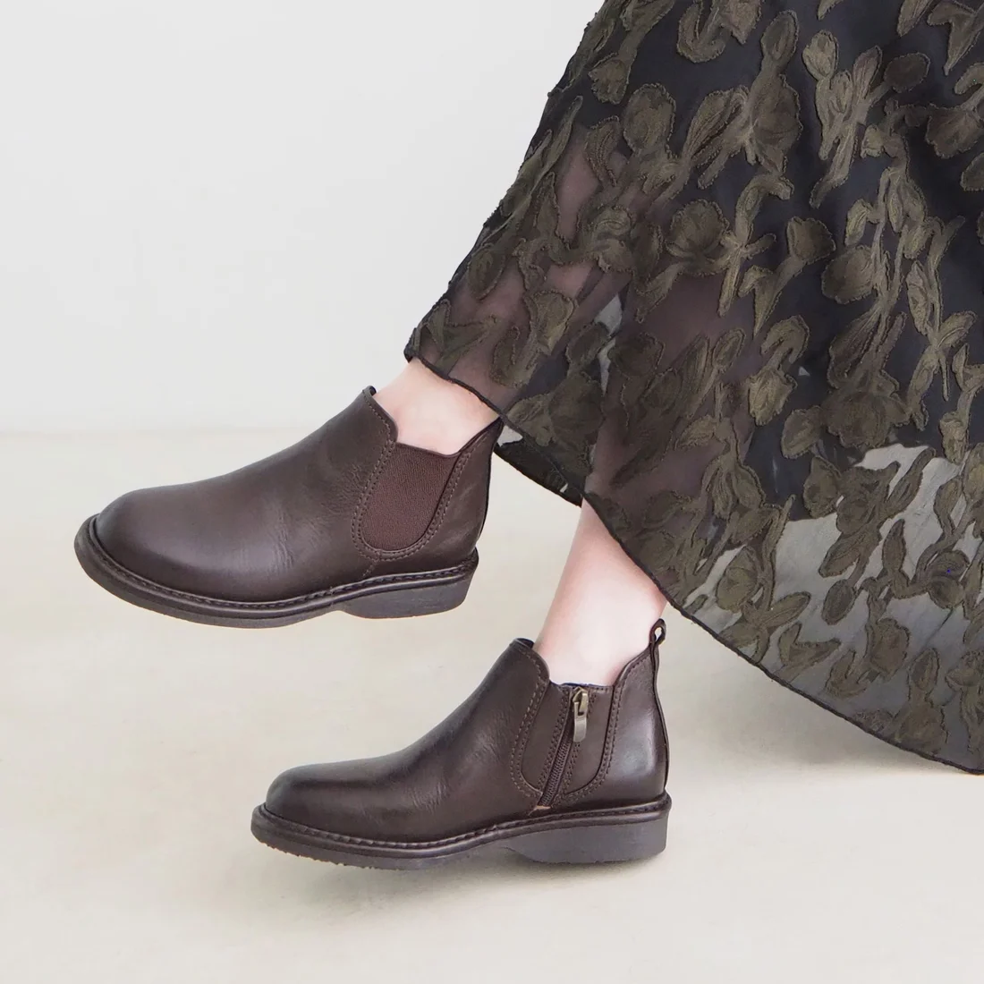 本革サイドゴアマイクロショートブーツシューズ（ダークブラウン）