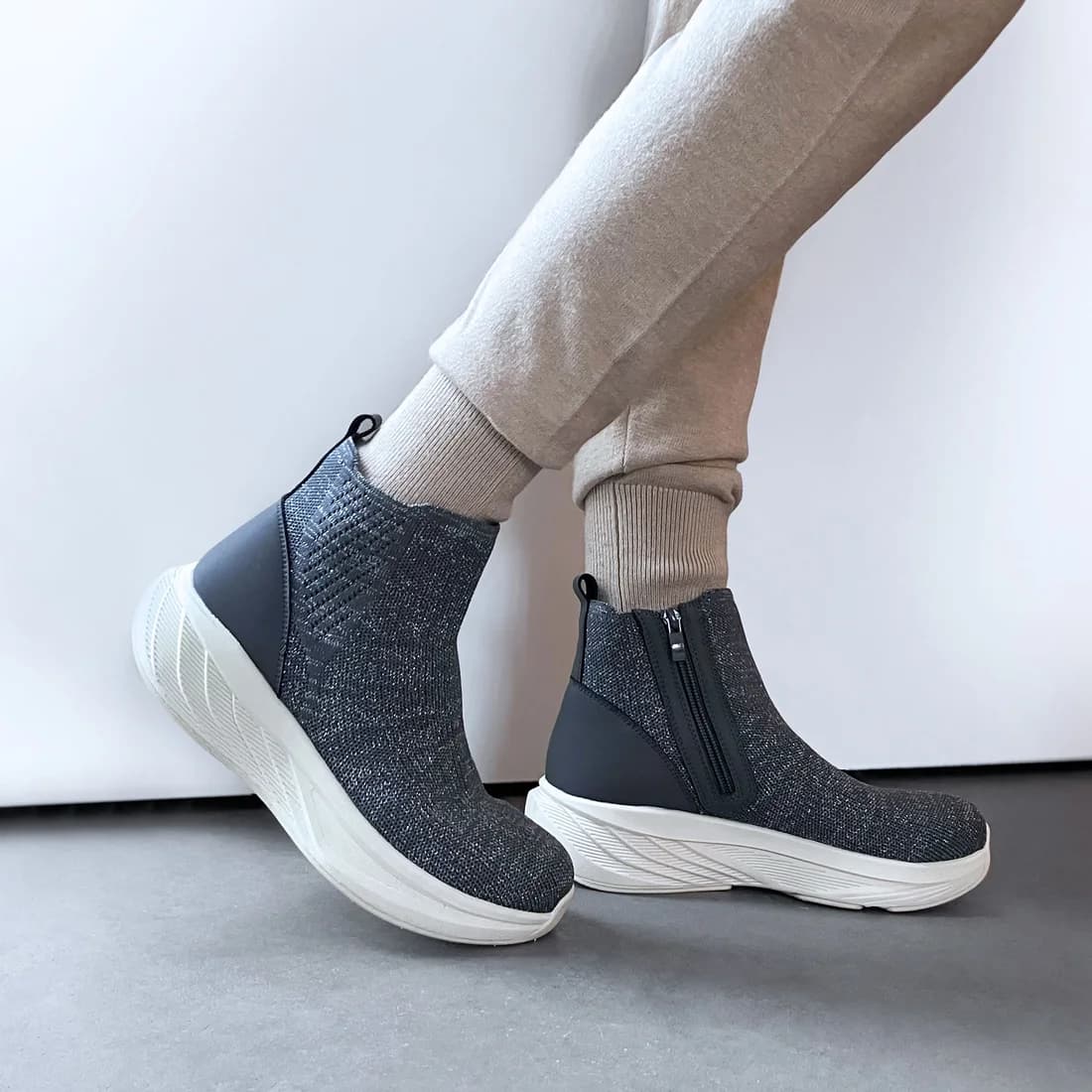 撥水サイドジップニットブーツ（グレーメタリック）