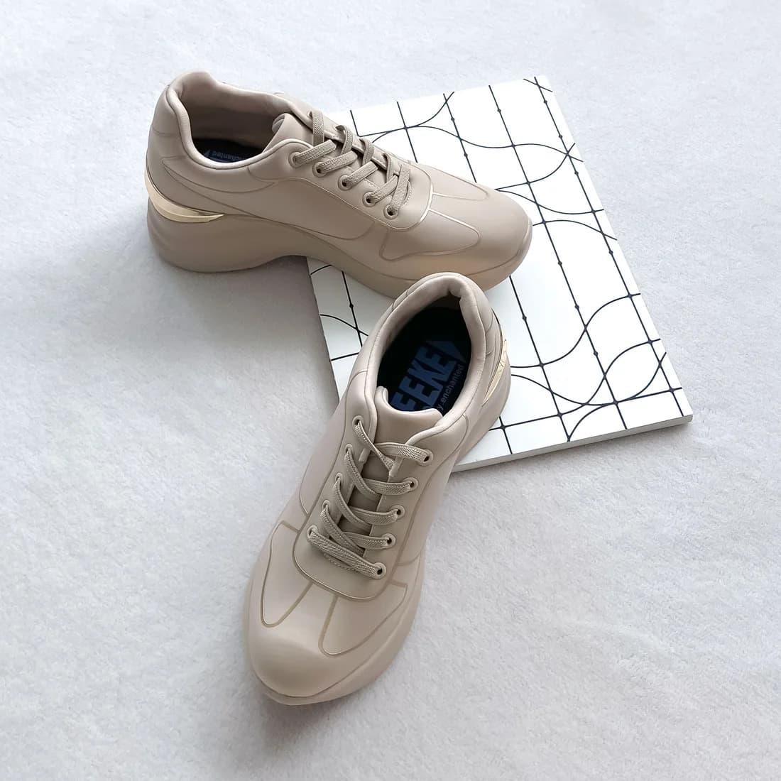 トリックラインスリッポンスニーカー(ベージュ)