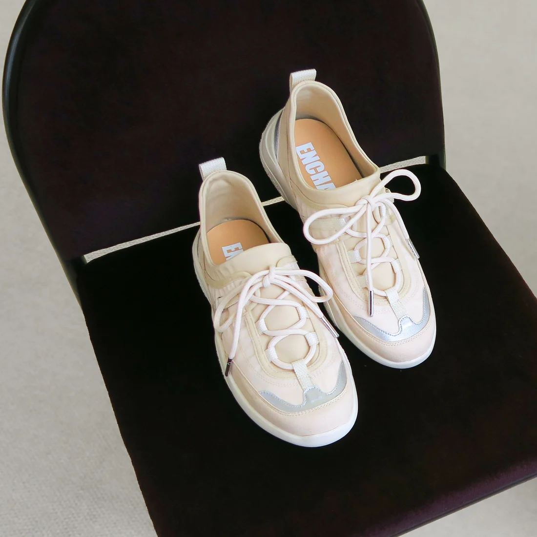 メタリックトリムレースアップスニーカー（アイボリー）