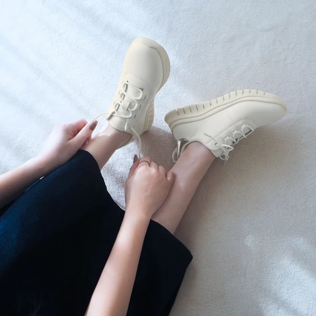 アクションレザーシューレースゴムスニーカー（ホワイト）