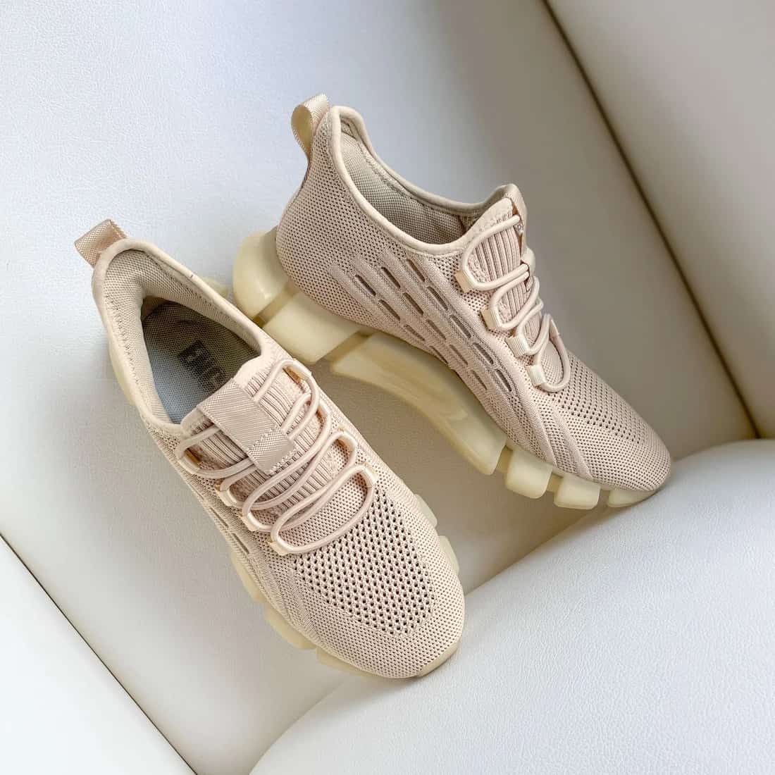 クリアソールニットスニーカー