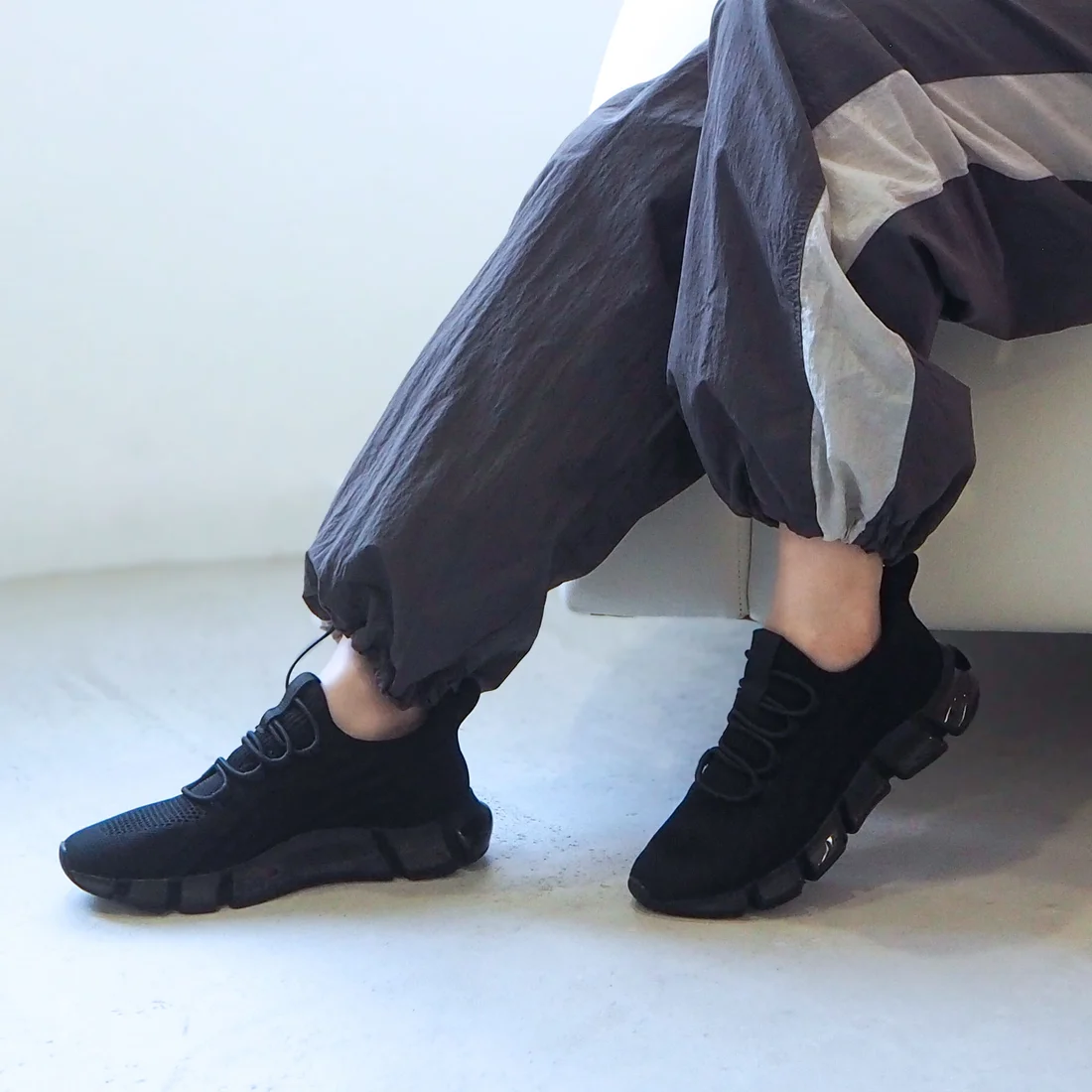 クリアソールニットスニーカー（ブラック）