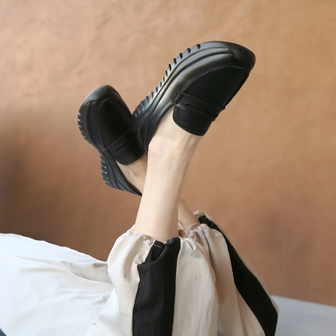 アクションレザーコインスニーファーシューズ（ブラック）