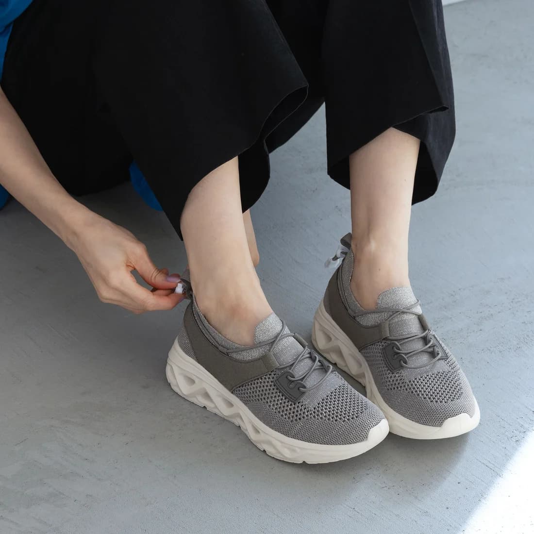 エアリーソールエラスティックレースニットスニーカー（ライトグレー）