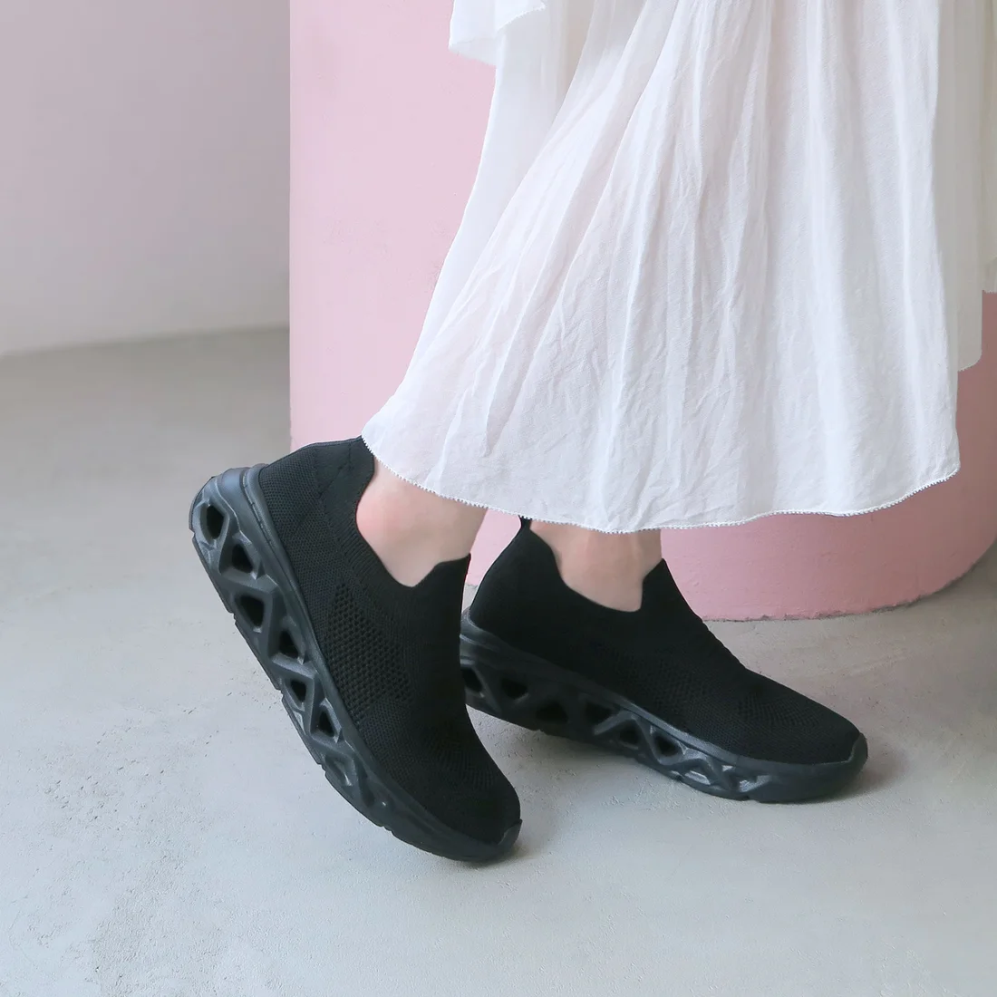 エアリーソールスリッポンニットスニーカー（ブラックブラック）