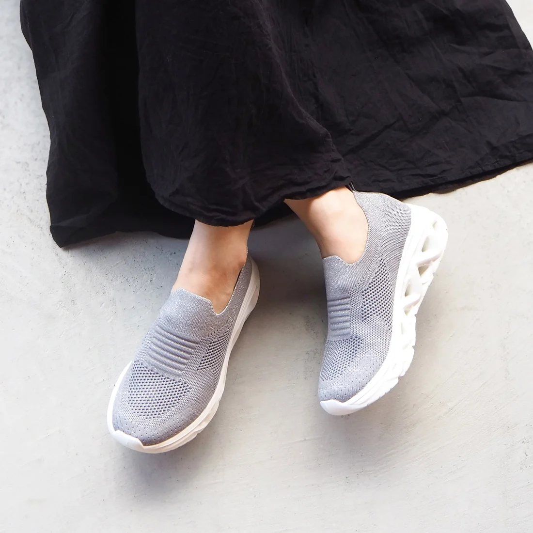 エアリーソールスリッポンニットスニーカー（ライトグレー）