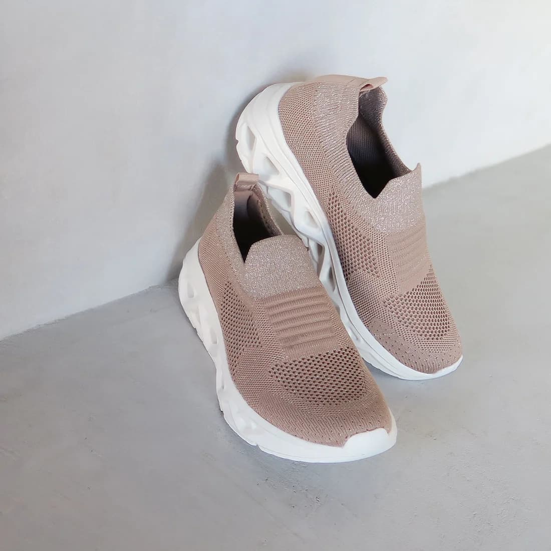 エアリーソールスリッポンニットスニーカー