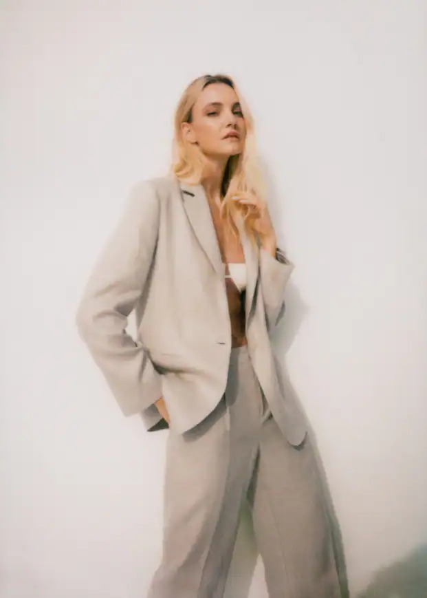 MANGO - ATTRACTING ATTENTION