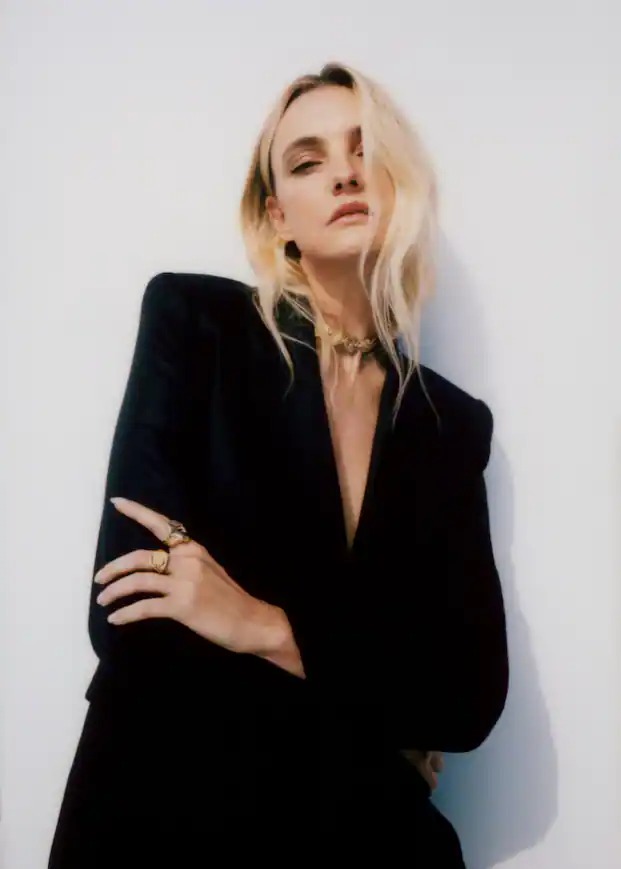 MANGO - ATTRACTING ATTENTION