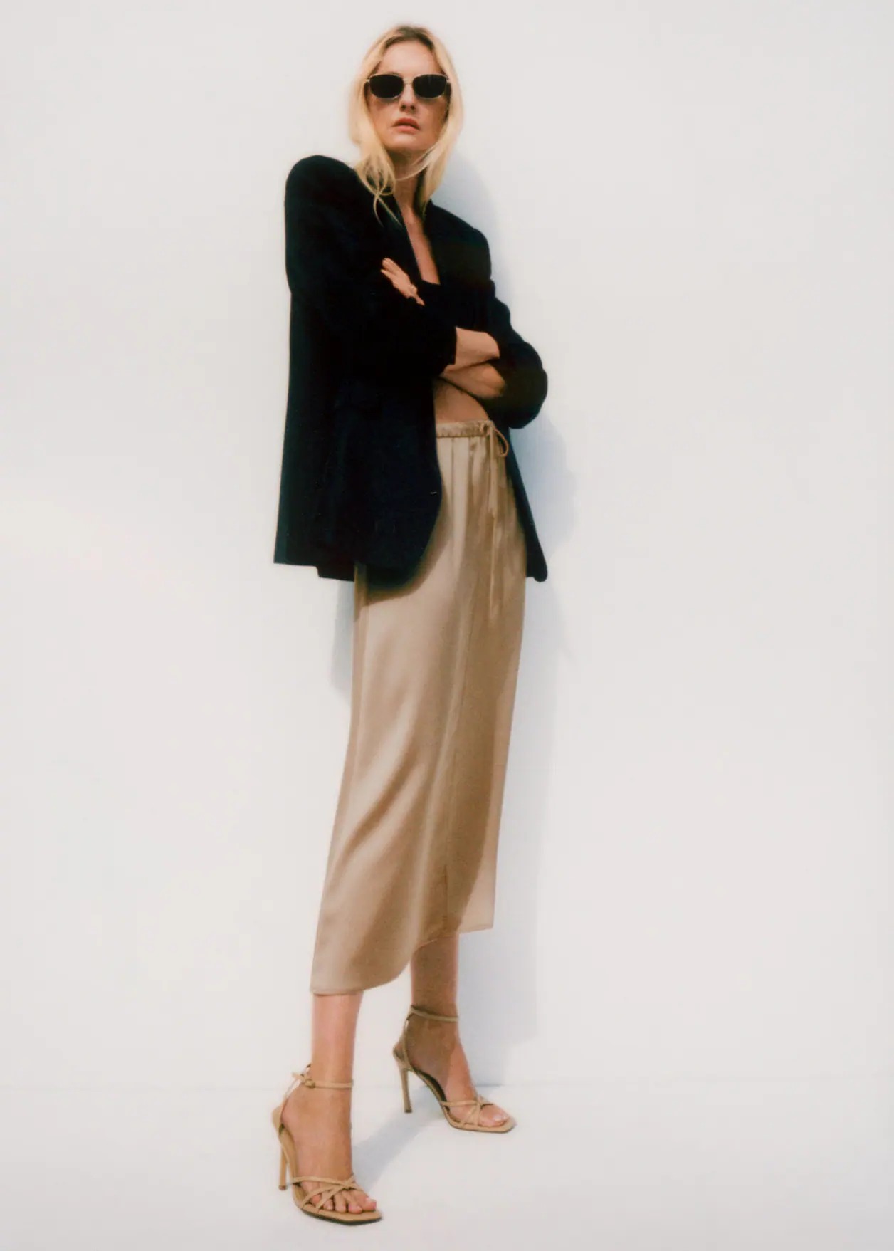 MANGO - ATTRACTING ATTENTION