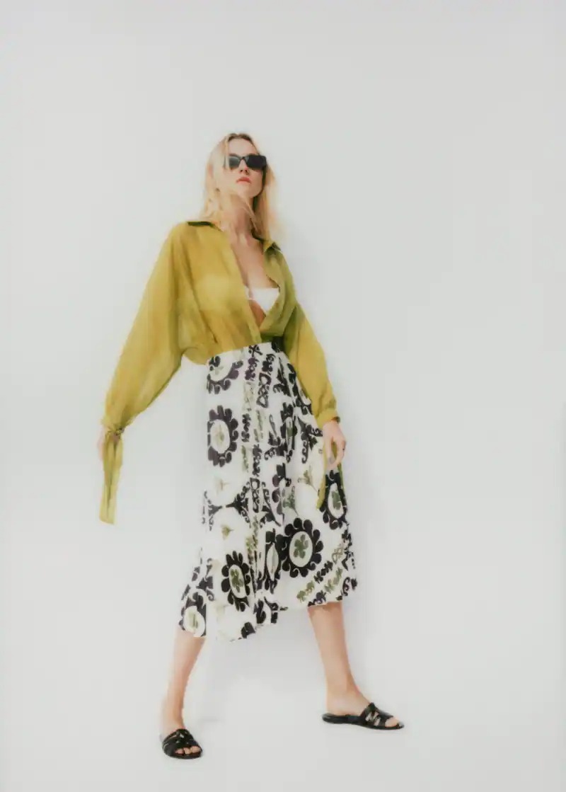 MANGO - ATTRACTING ATTENTION