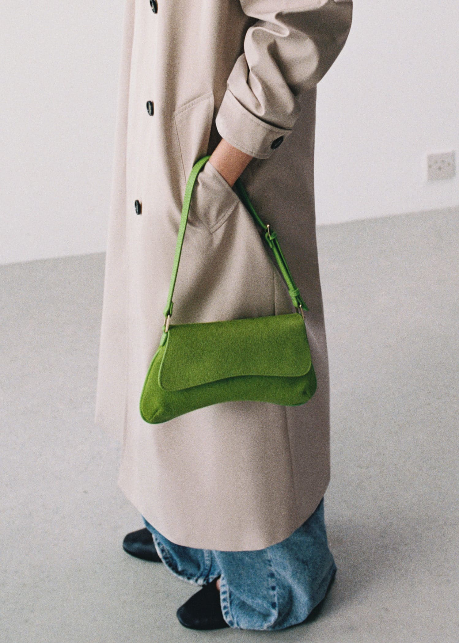 MANGO - TRANSITIONAL (RE)DRESSING