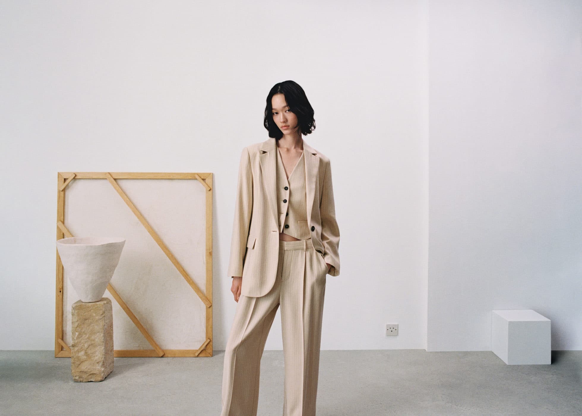 MANGO - TRANSITIONAL (RE)DRESSING