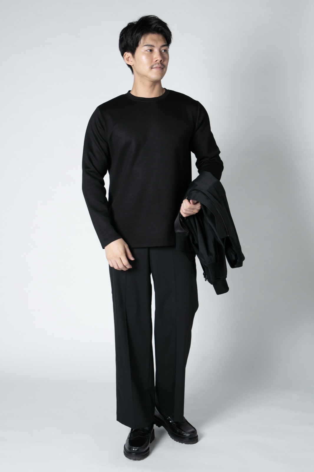 LOOK05 MA-1を脱いだスタイル