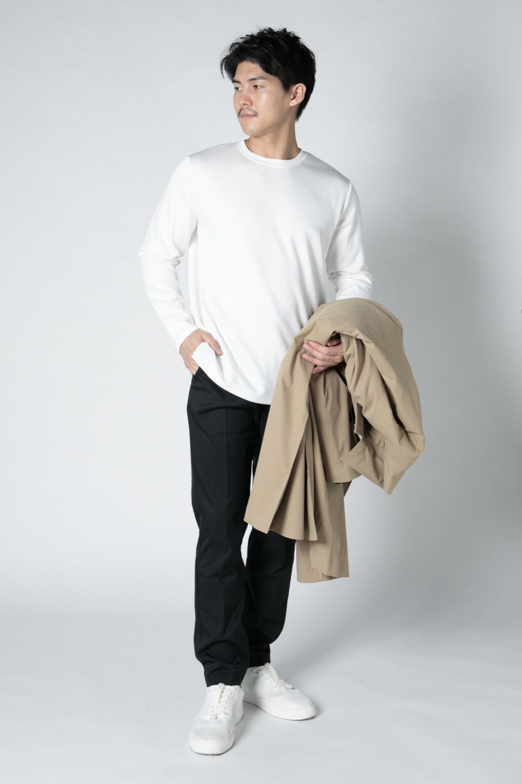LOOK06 コートを脱いだスタイル