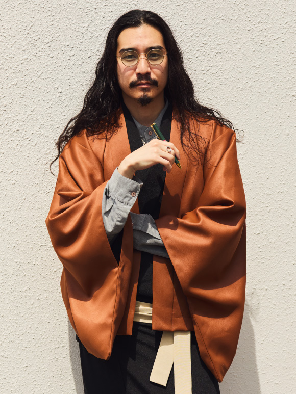 元山 巧大 ロトロボールペンを持つ