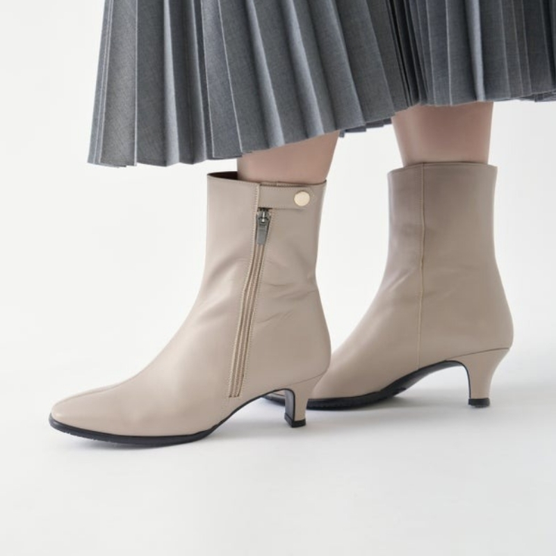 7826 グレージュ