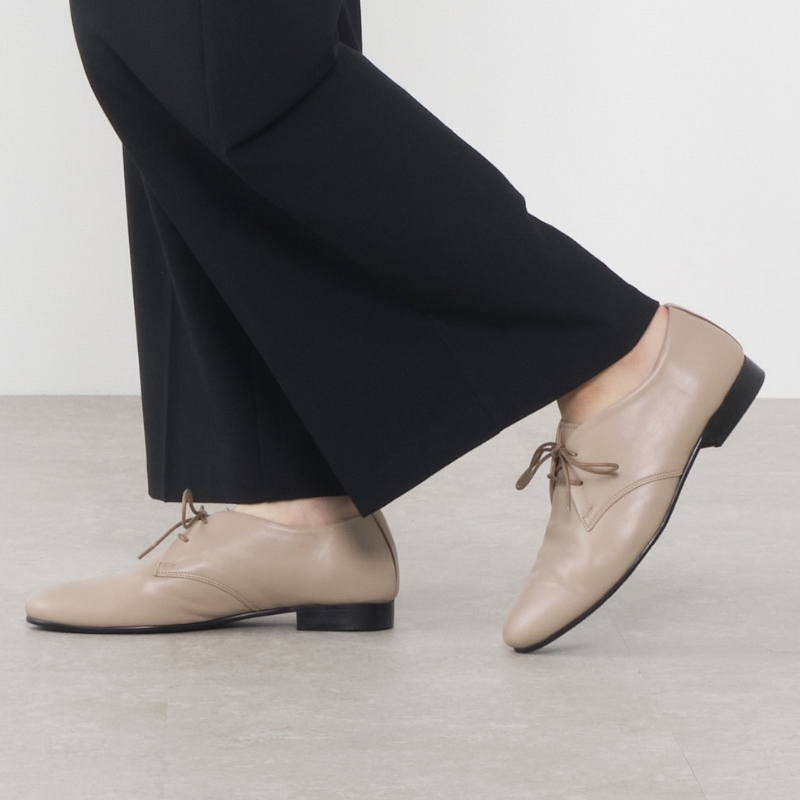 7800 グレージュ