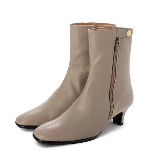 7826 グレージュ