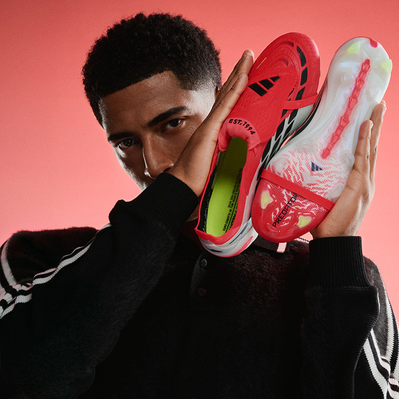 サッカースパイク　アディダス　プレデター　ファッション 試合を制圧する進化を遂げた アディダス サッカースパイク「PREDATOR