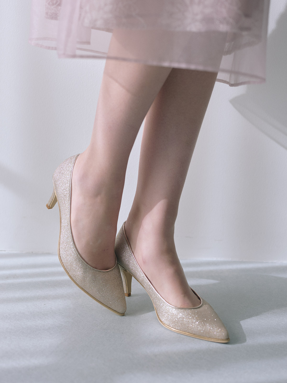 ゴールドラインパンプス 足元